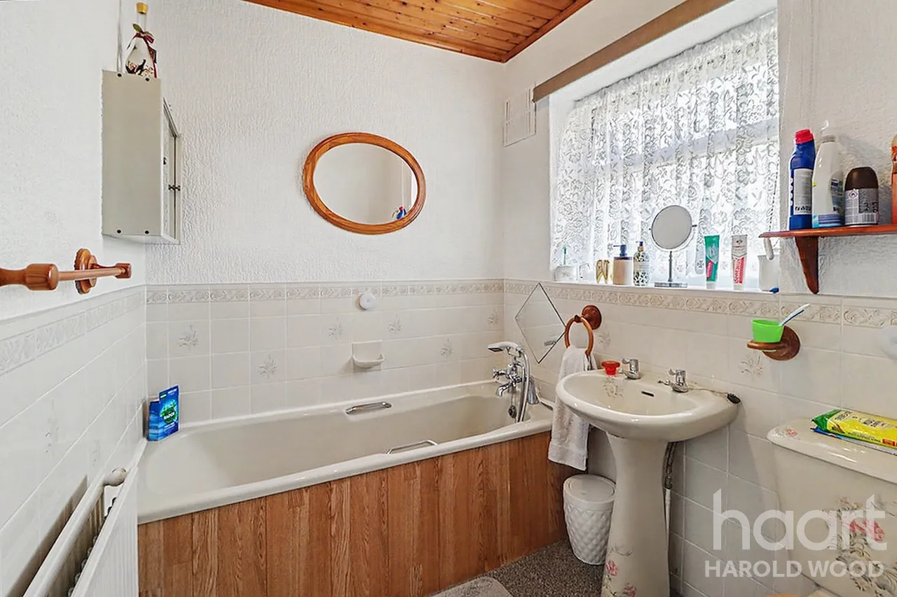 Kettering Road, Harold Hill, RM3, photo 8