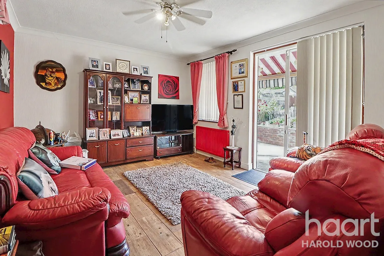 Kettering Road, Harold Hill, RM3, photo 3