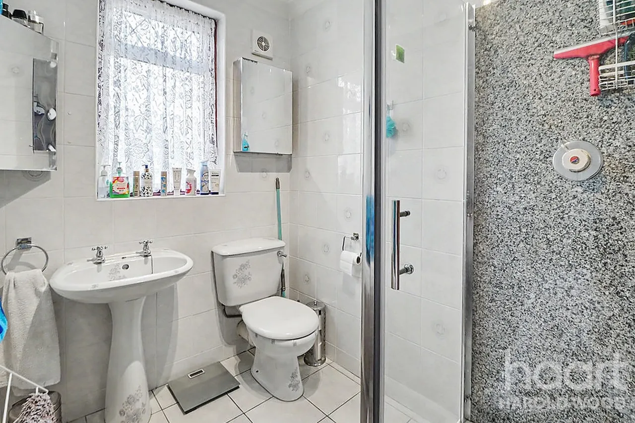 Kettering Road, Harold Hill, RM3, photo 4