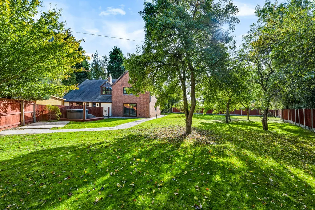 Landywood Farm Lane, Cheslyn Hay, WS6, photo 13