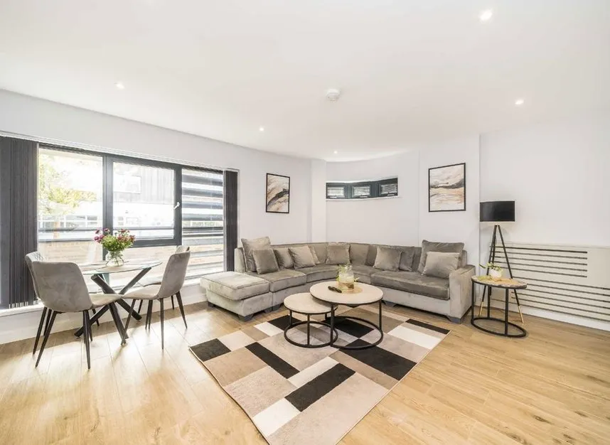 2 bed flat to rent — The Hyde, West Hendon, NW9