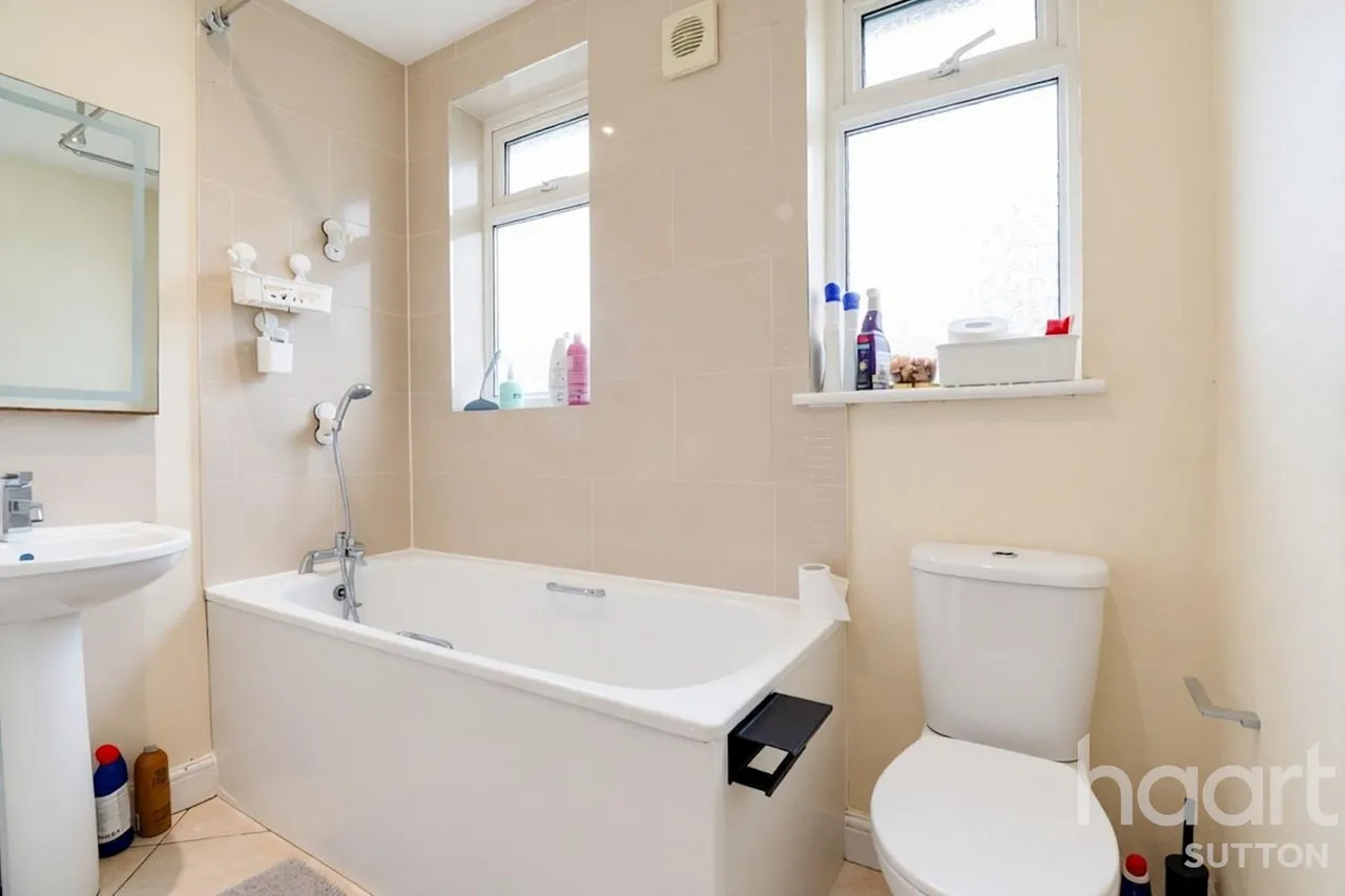 St Johns Road, SM1, photo 13