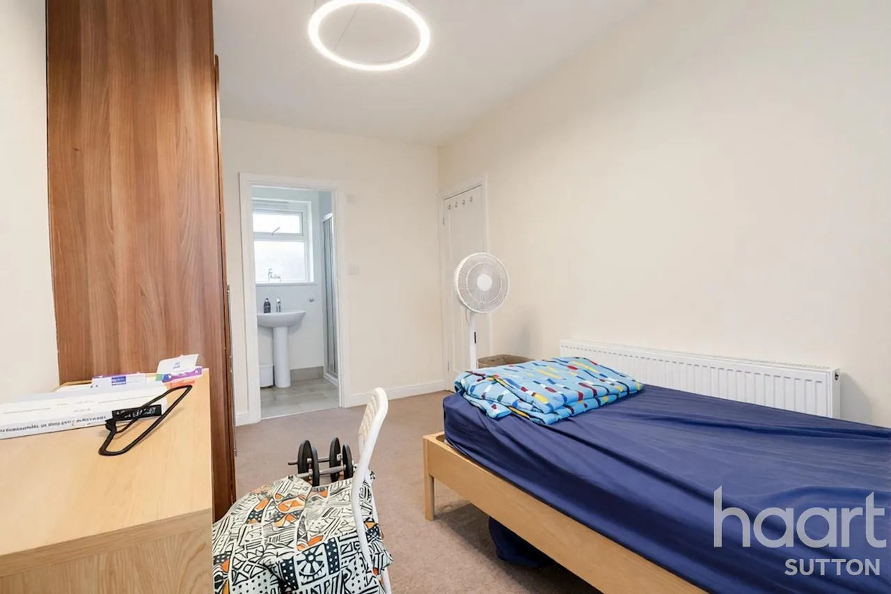 St Johns Road, SM1, photo 15