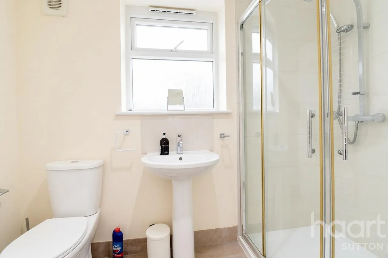 St Johns Road, SM1, photo 16