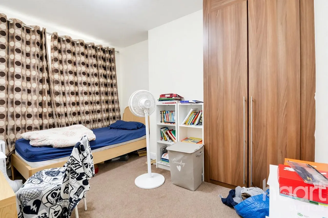 St Johns Road, SM1, photo 11