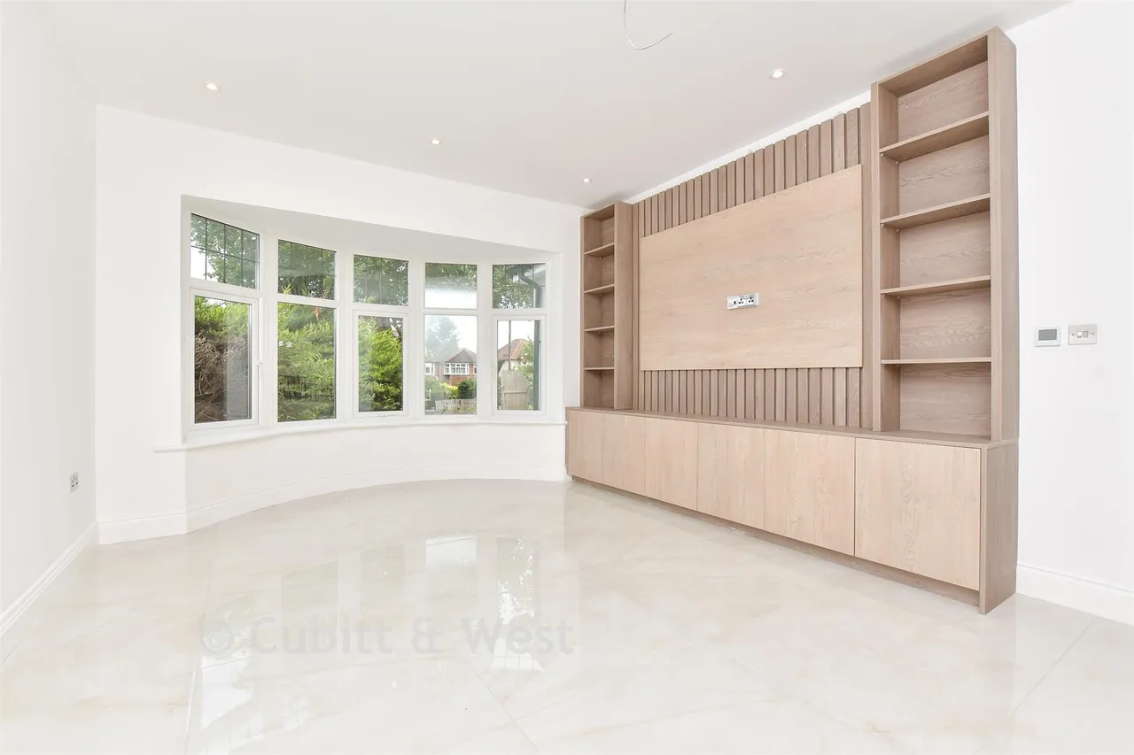 Cobham Road, Leatherhead, KT22, photo 2