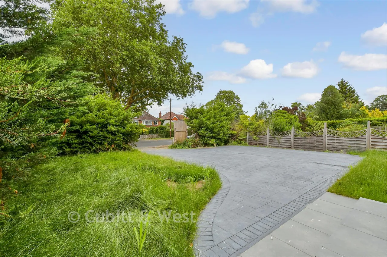 Cobham Road, Leatherhead, KT22, photo 12