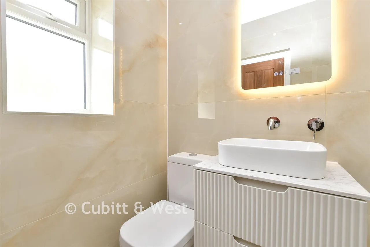 Cobham Road, Leatherhead, KT22, photo 13