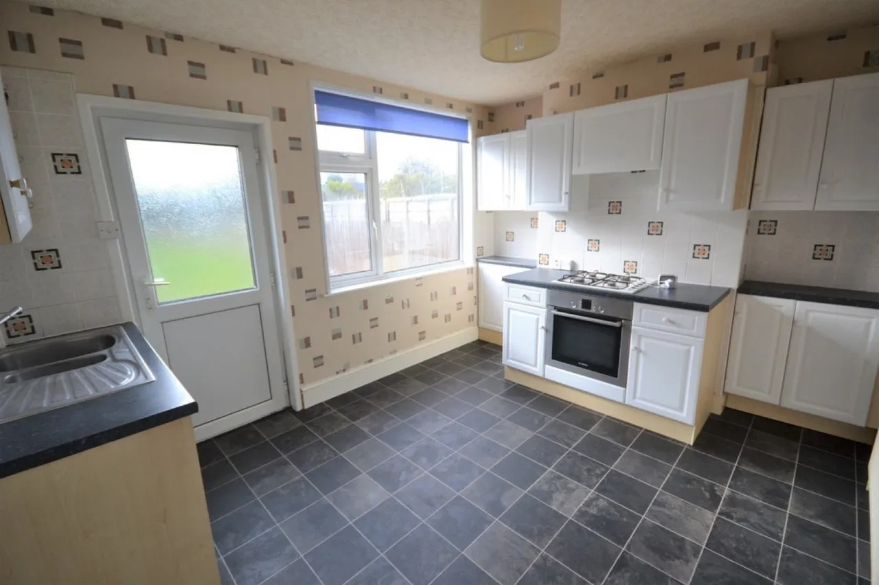 Henley Crescent, Braunstone, LE3, photo 2