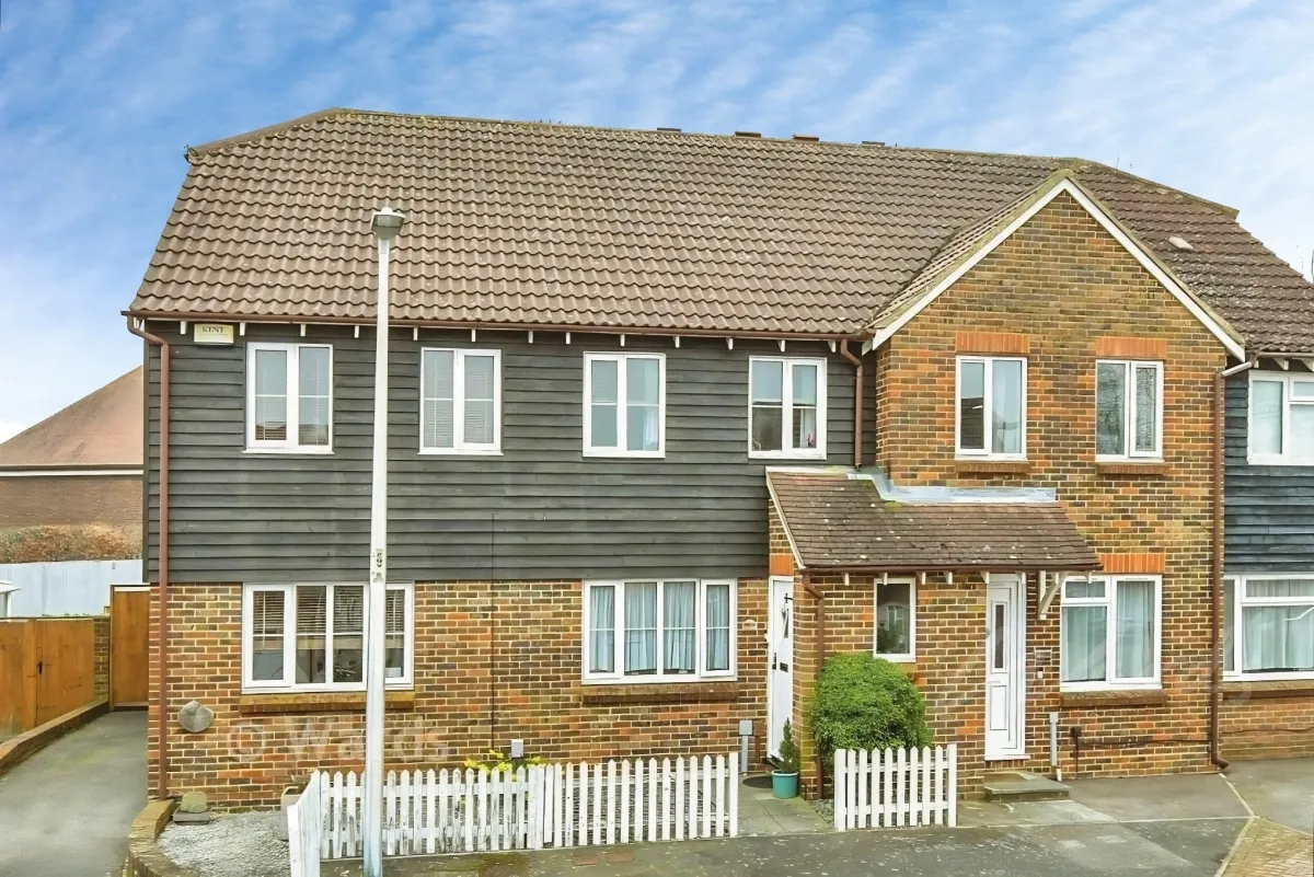 2 bed house to rent, Carpenters Close, Rochester, ME1