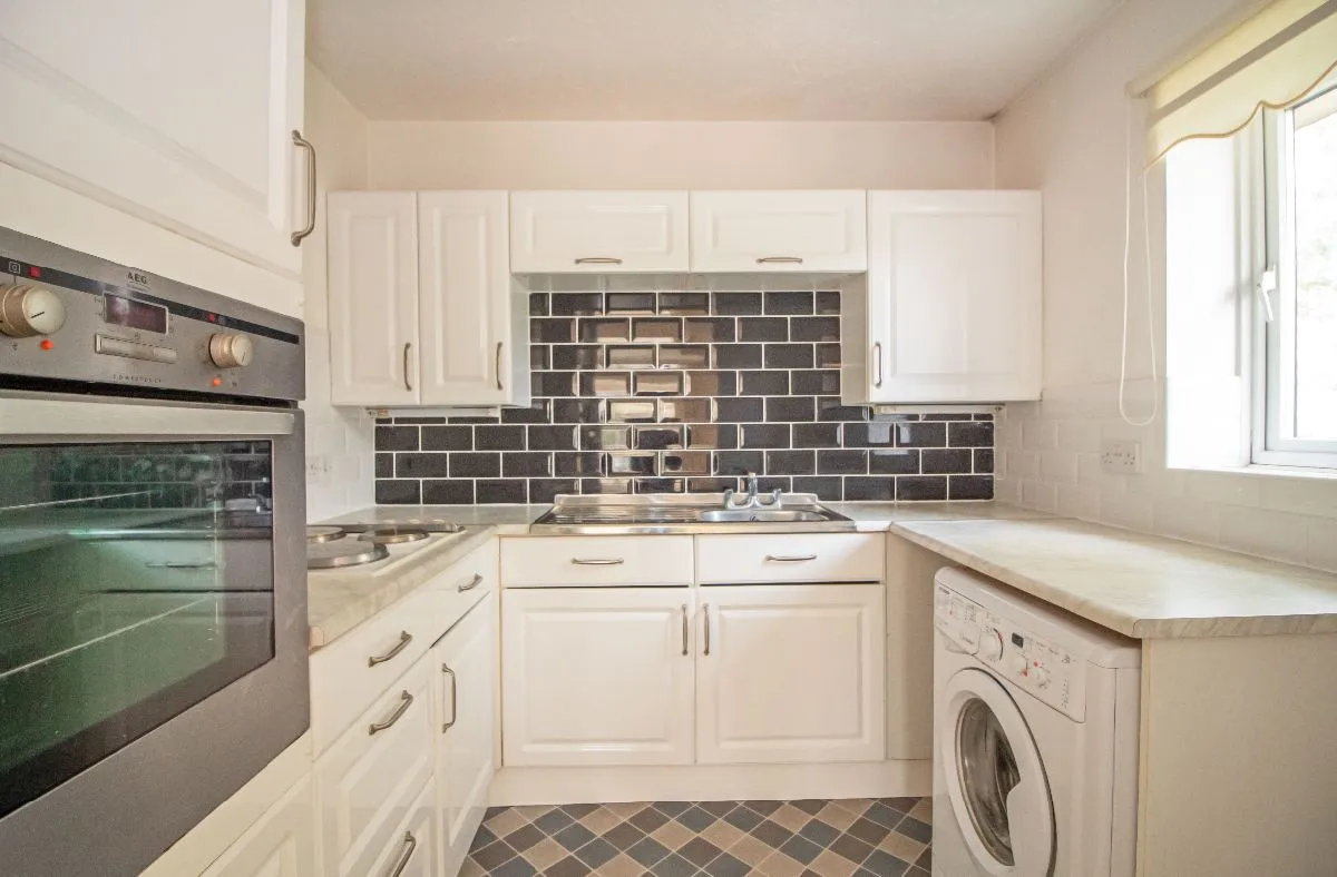 38 Holman Close, Waterlooville, PO8 8HD, photo 2