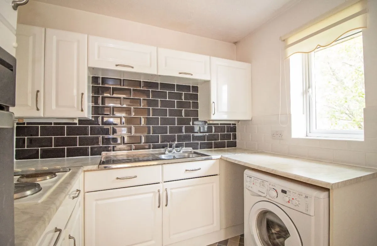 38 Holman Close, Waterlooville, PO8 8HD, photo 3