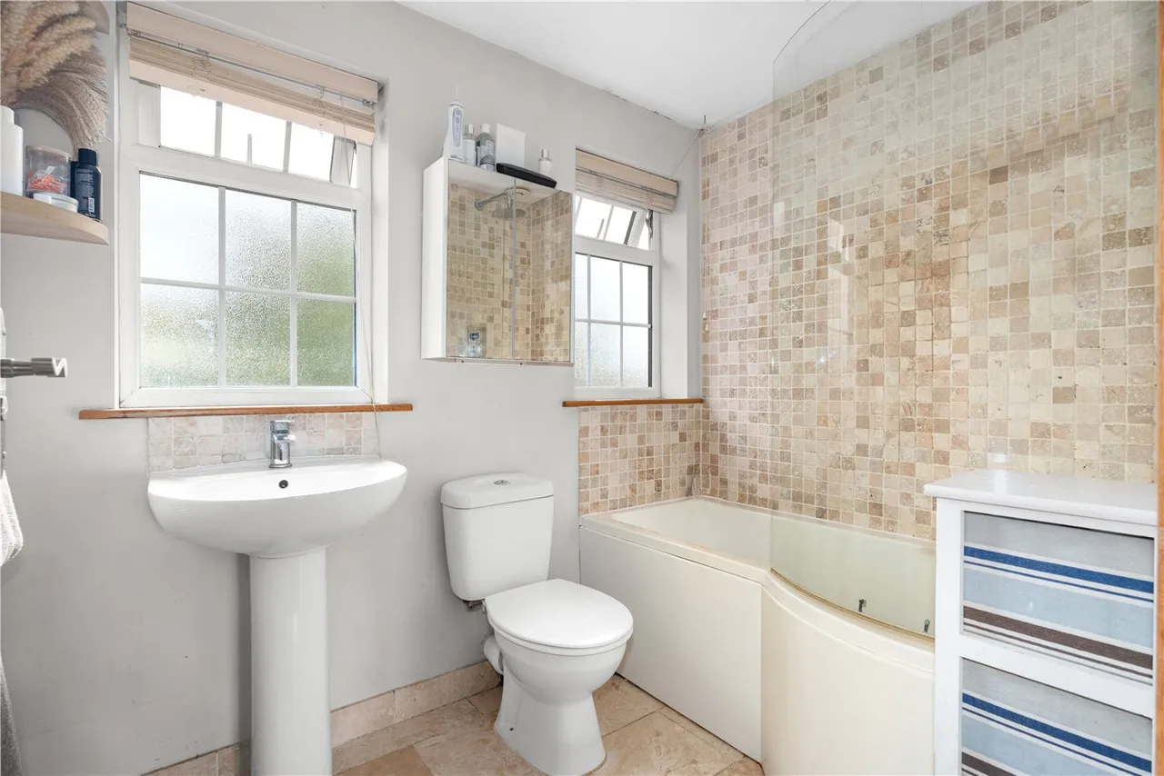 Holt, Trowbridge, photo 12