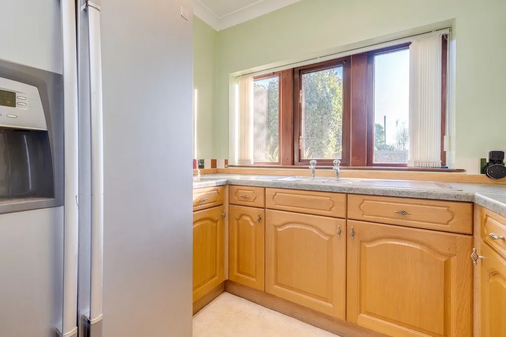 Halifax Road, Liversedge WF15 8HU, photo 21