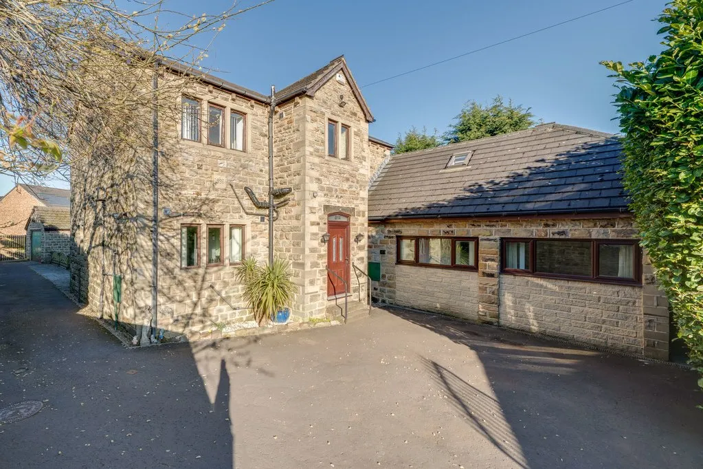 6 bed house for sale — Halifax Road, Liversedge WF15 8HU