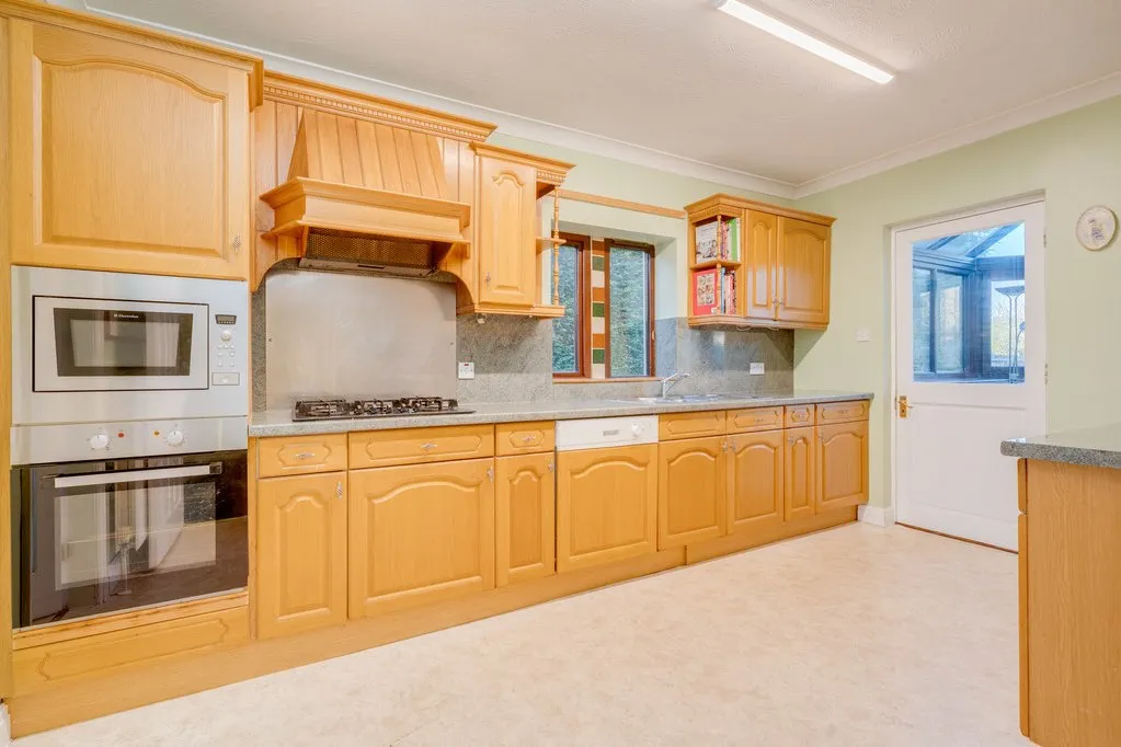 Halifax Road, Liversedge WF15 8HU, photo 6