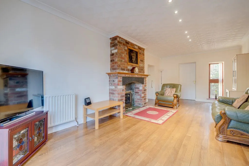 Halifax Road, Liversedge WF15 8HU, photo 4