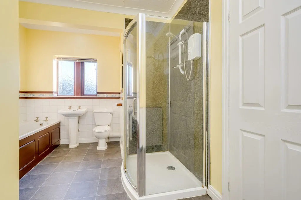 Halifax Road, Liversedge WF15 8HU, photo 24