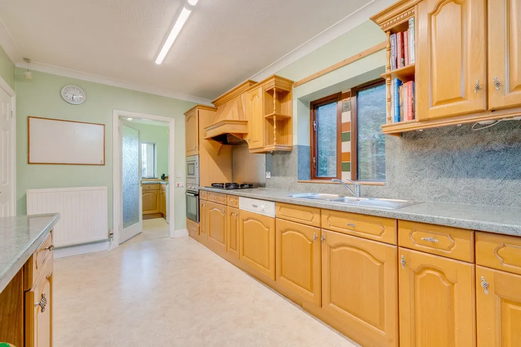 Halifax Road, Liversedge WF15 8HU, photo 17