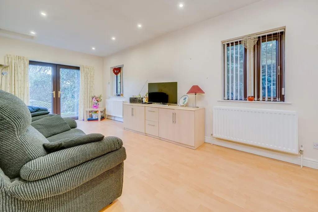 Halifax Road, Liversedge WF15 8HU, photo 8
