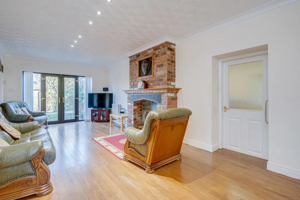 Halifax Road, Liversedge WF15 8HU, photo 3