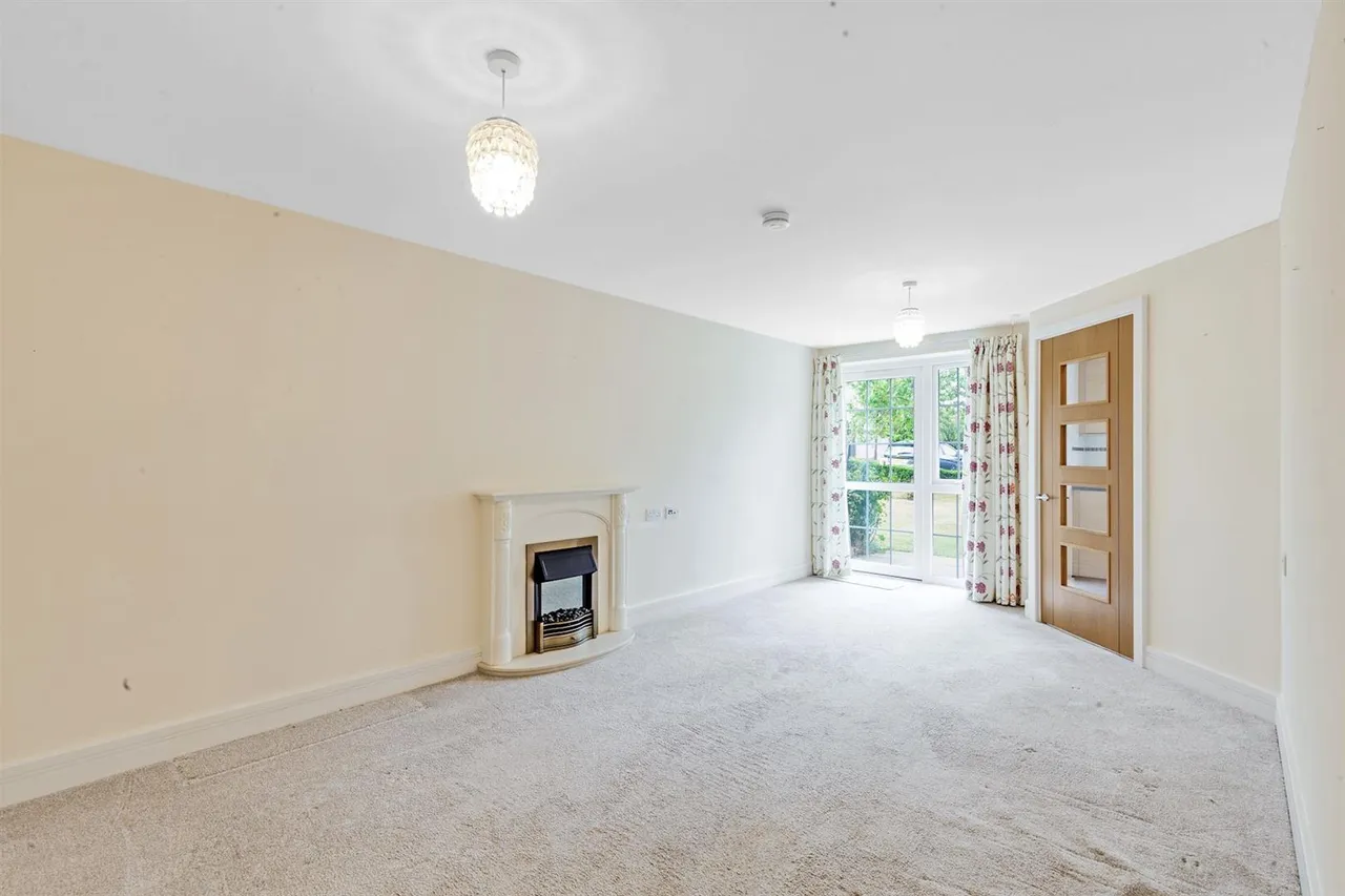 2 bed flat for sale, High Street, Ongar, CM5