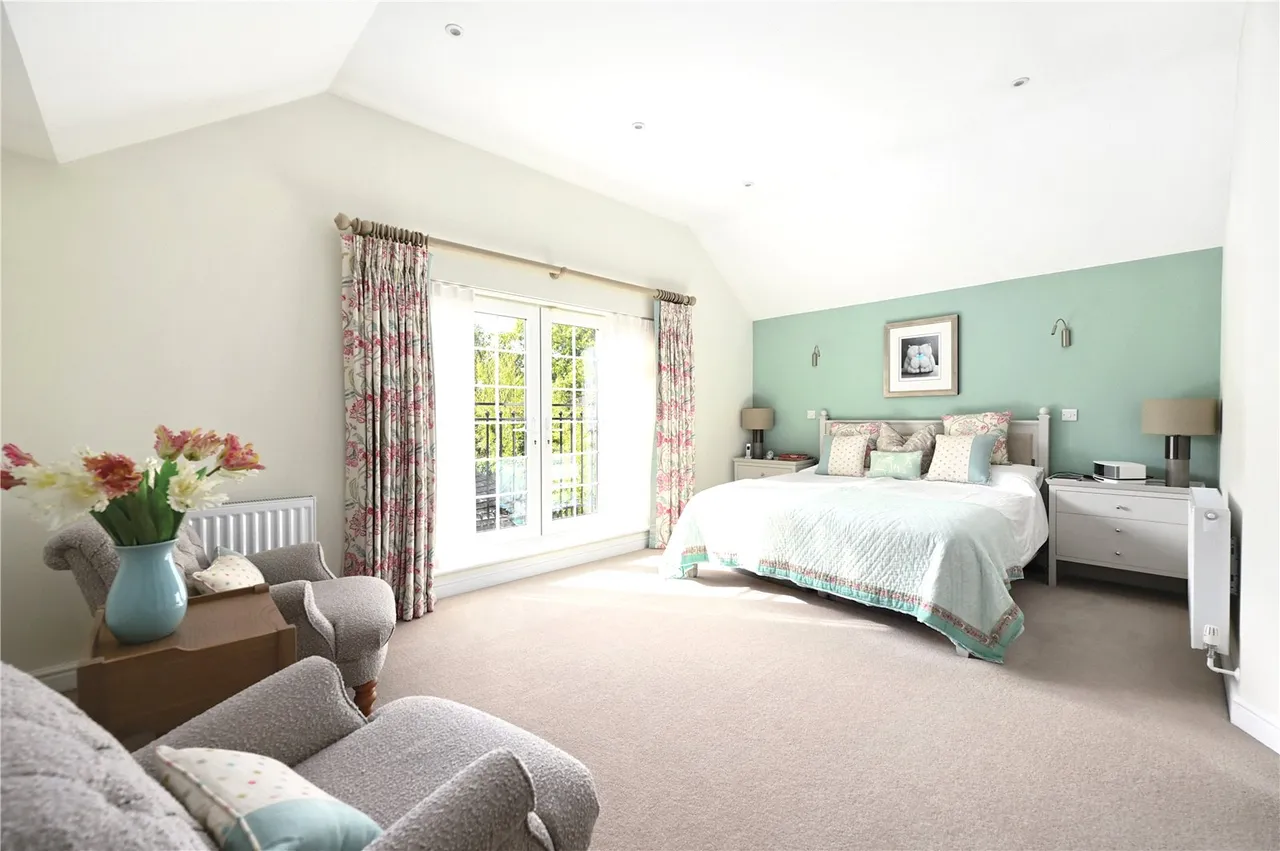 Cricket Hill Lane, Yateley, Hampshire, GU46 6BA, photo 7