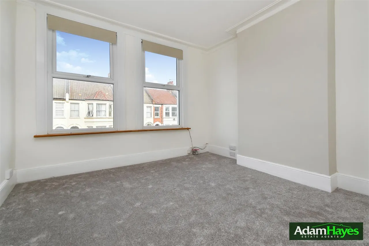 2 bed flat to rent, Station Road, Finchley Central, N3