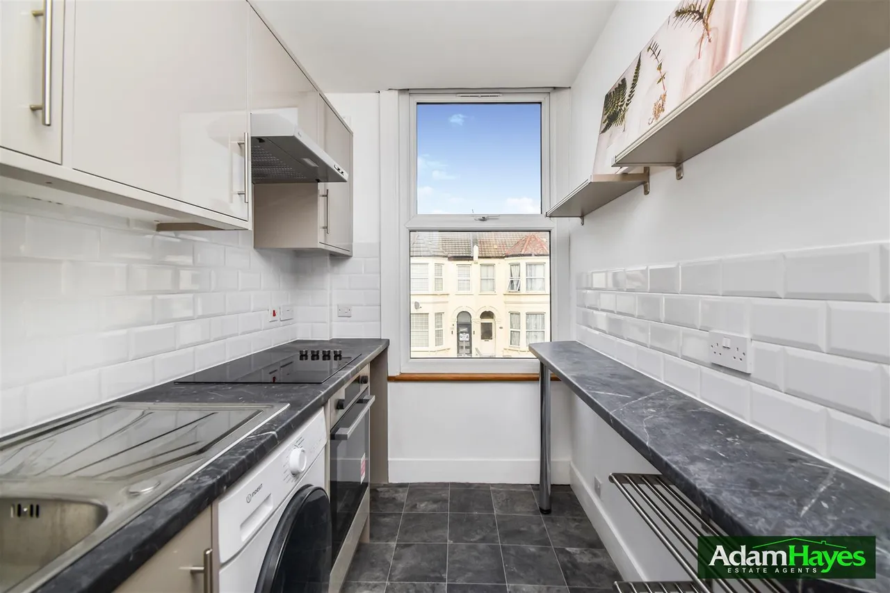 Station Road, Finchley Central, N3, photo 2