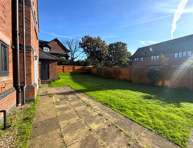 High Warren Close, Warrington, photo 25