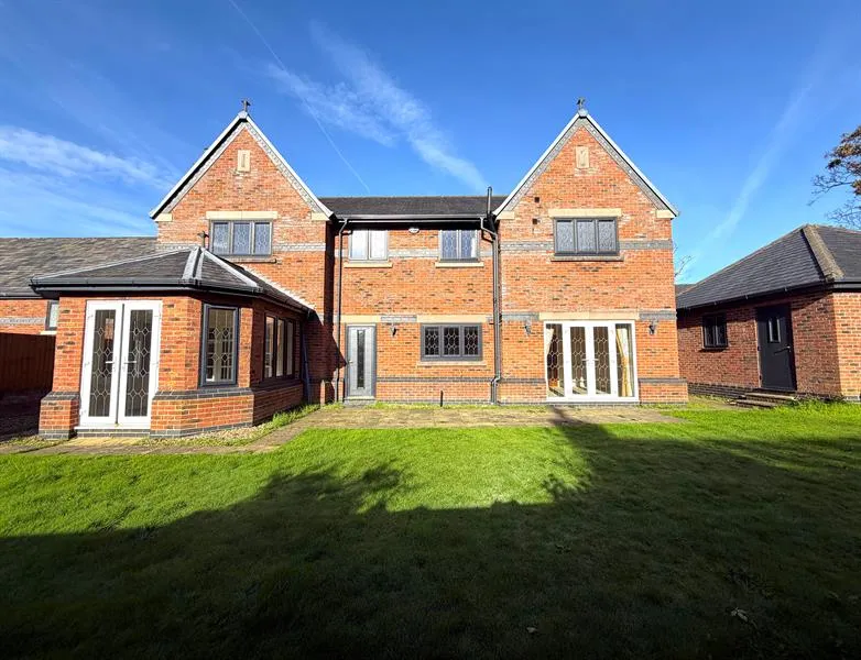 High Warren Close, Warrington, photo 24
