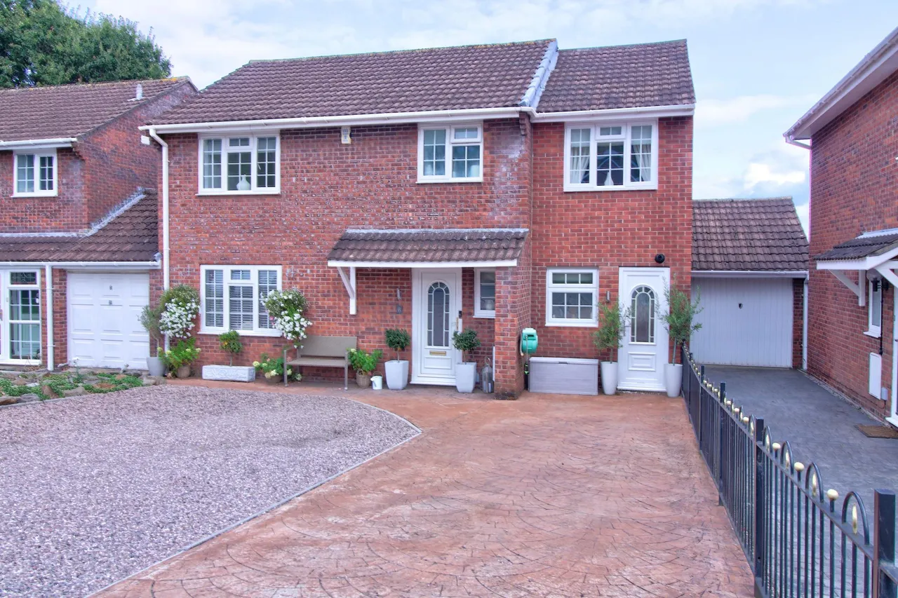 5 bed house for sale, Hillgrove Avenue, Abergavenny, NP7