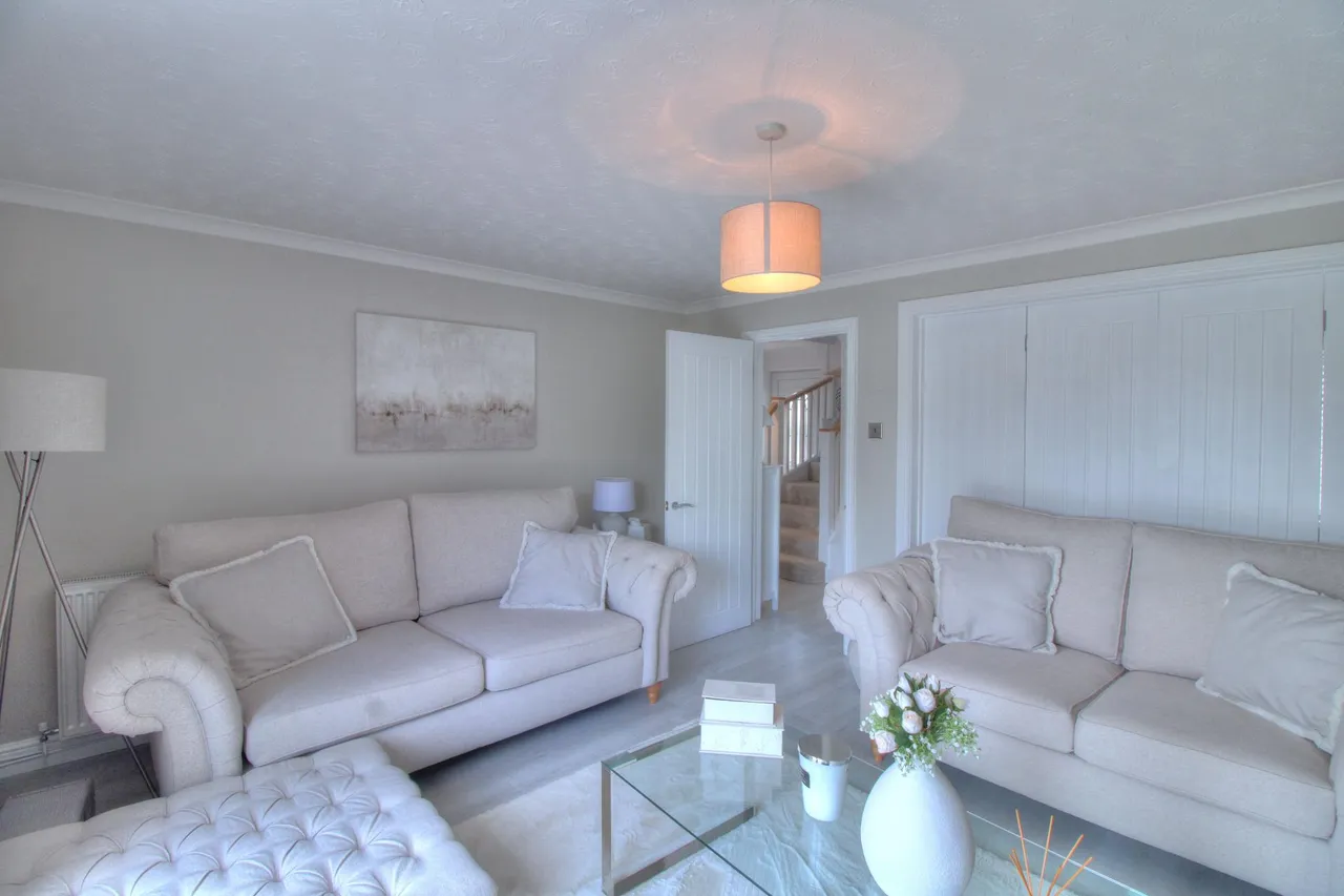 Hillgrove Avenue, Abergavenny, NP7, photo 3