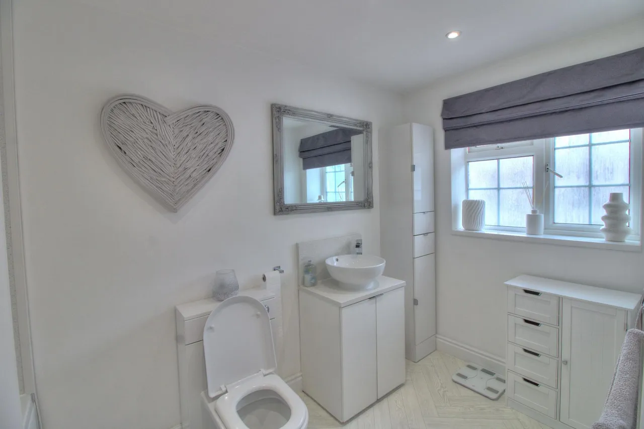 Hillgrove Avenue, Abergavenny, NP7, photo 24