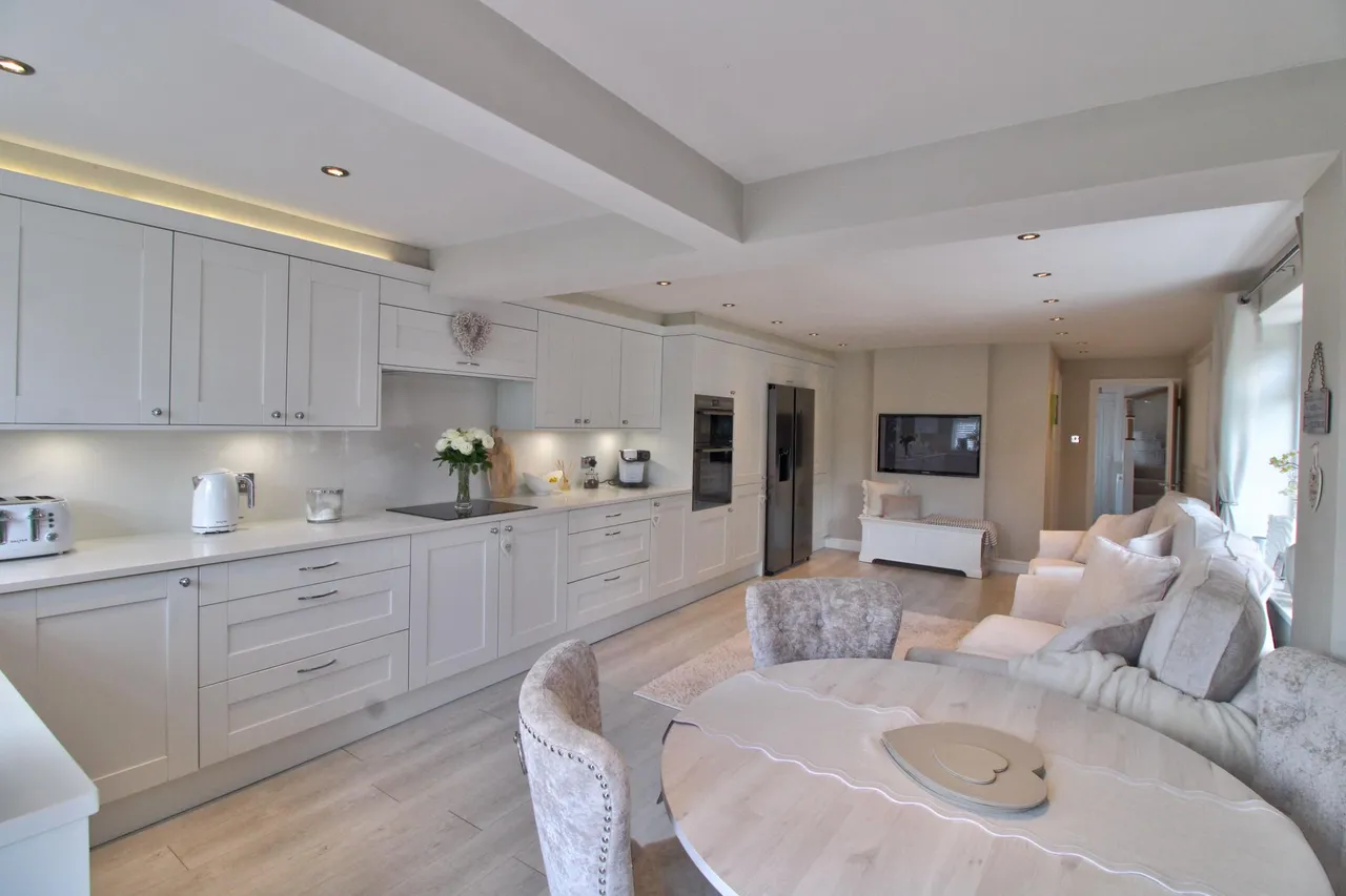 Hillgrove Avenue, Abergavenny, NP7, photo 2