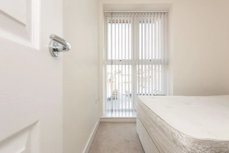 New Zealand Avenue, Walton-On-Thames, KT12, photo 6