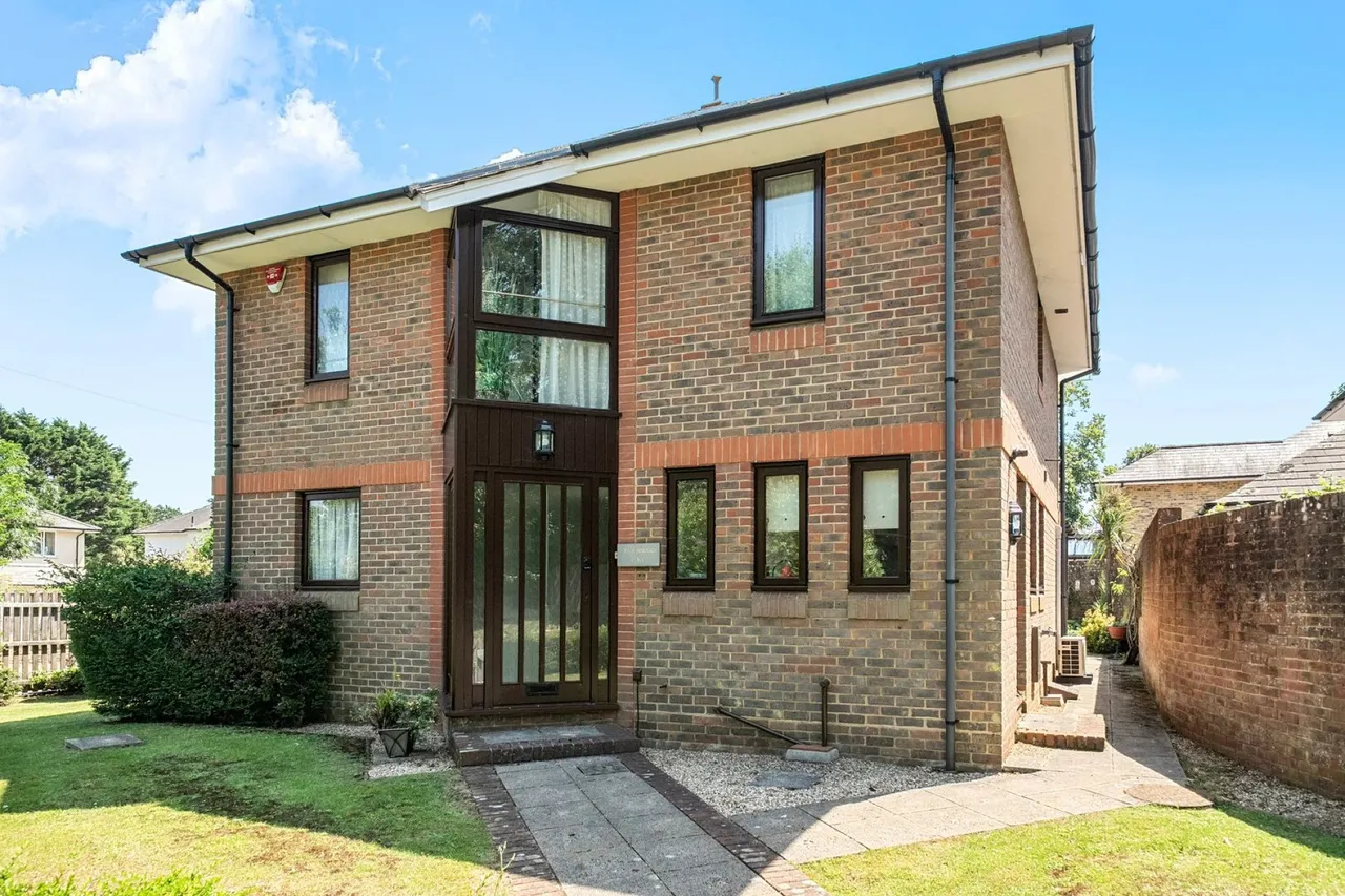 Marlborough Place, Lymington, SO41, photo 19