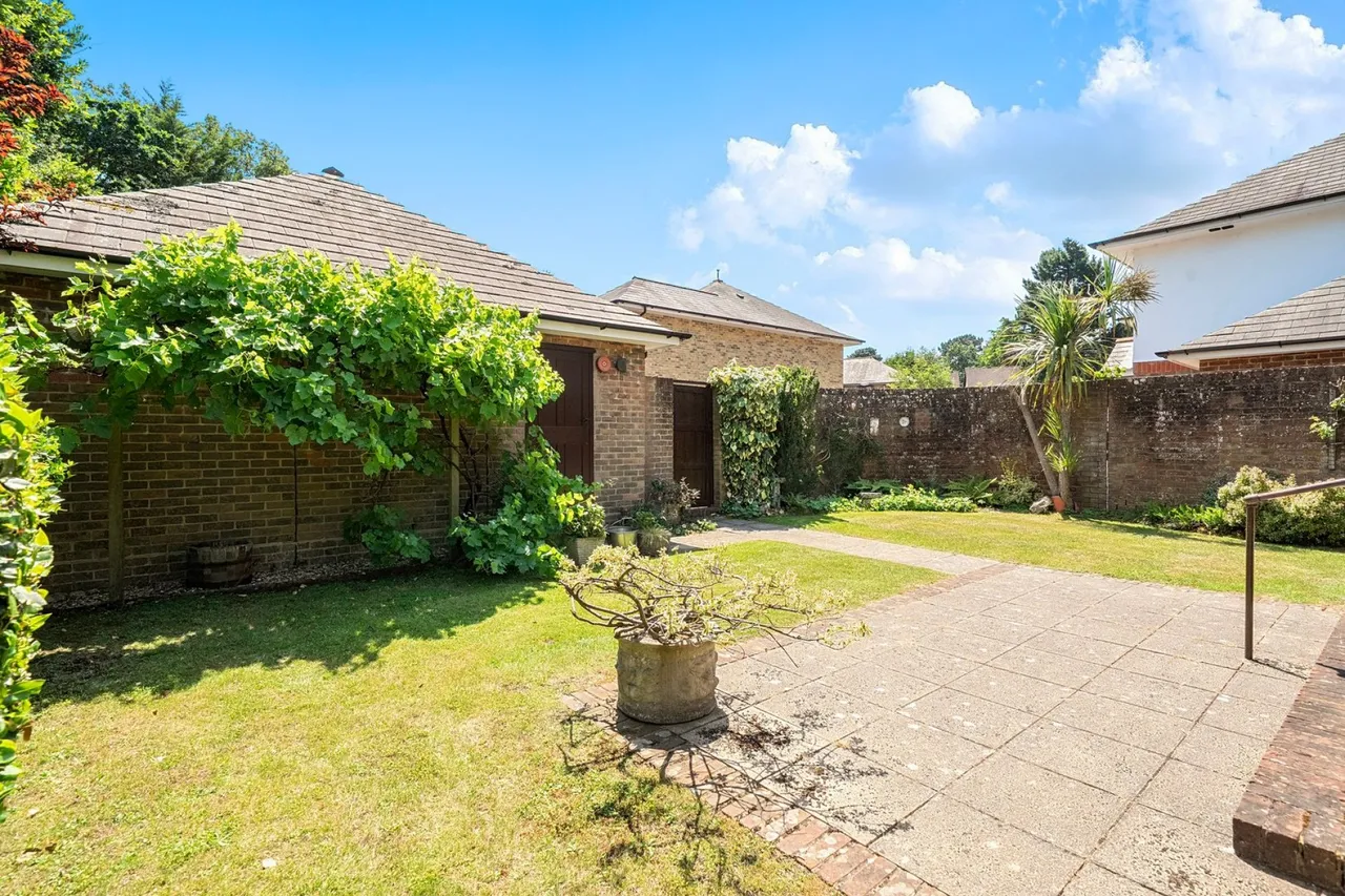 Marlborough Place, Lymington, SO41, photo 22