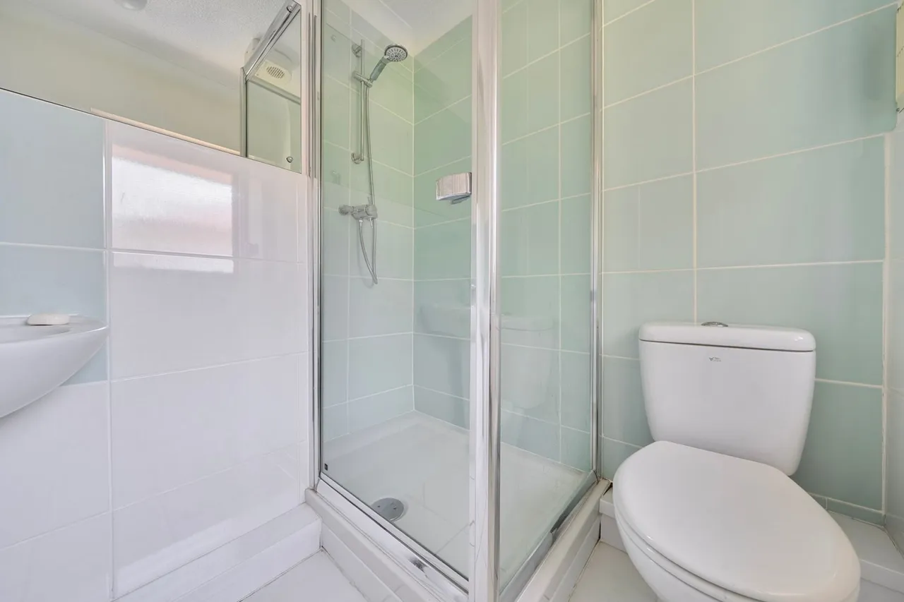Marlborough Place, Lymington, SO41, photo 18