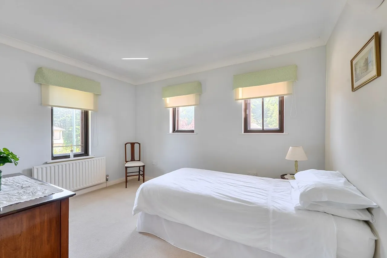 Marlborough Place, Lymington, SO41, photo 17
