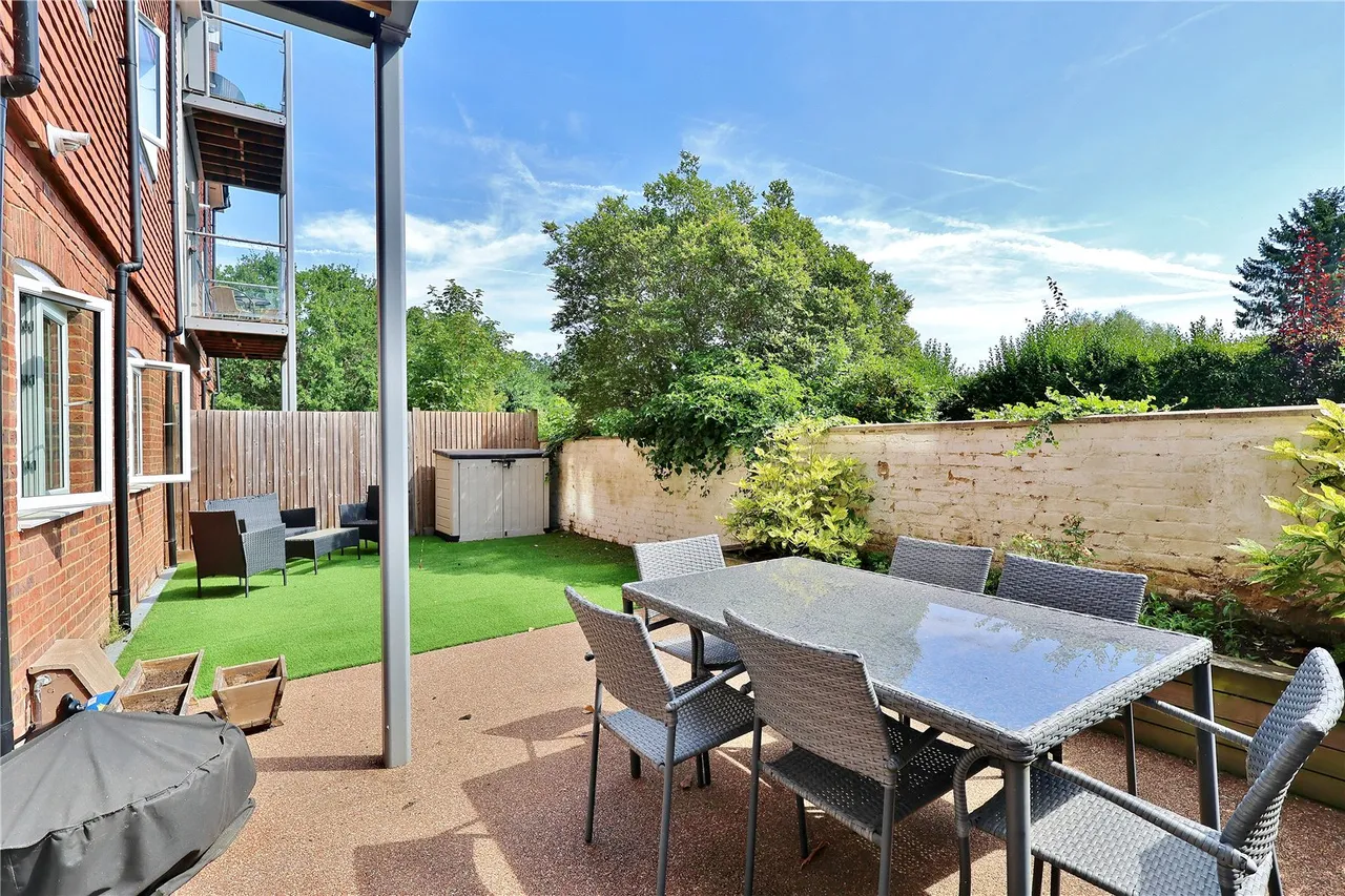 Connaught Road, Brookwood, GU24, photo 10