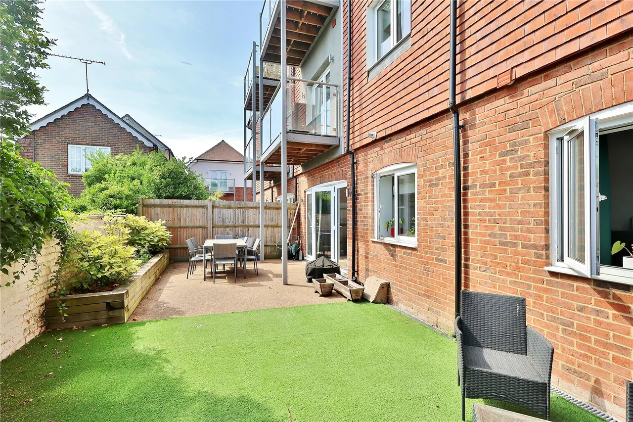 Connaught Road, Brookwood, GU24, photo 11