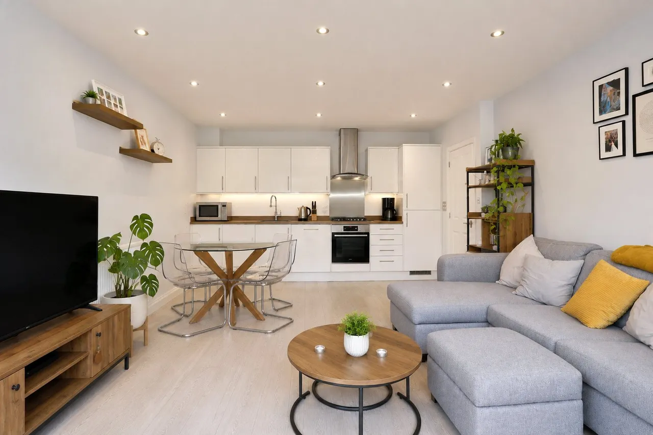 Connaught Road, Brookwood, GU24, photo 4