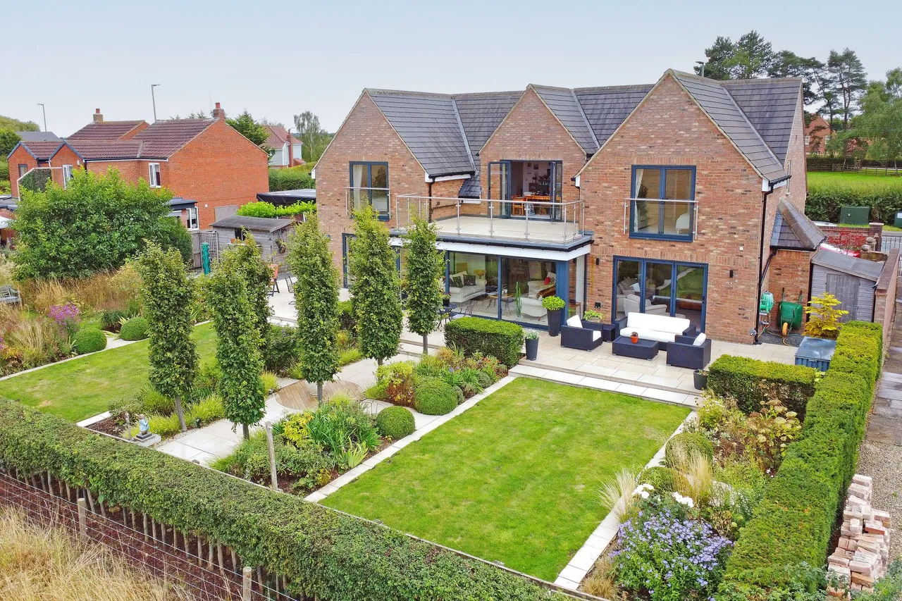 4 bed house for sale, York Road, Kirk Hammerton, YO26