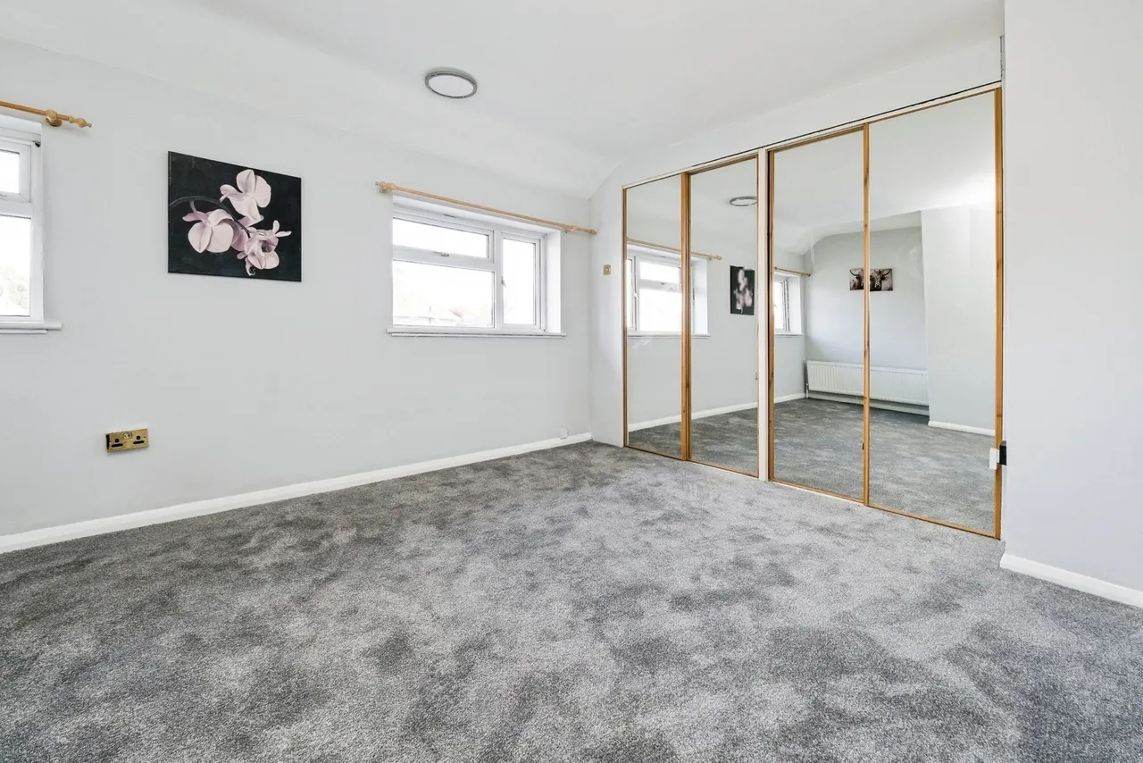 Fullarton Crescent, SOUTH OCKENDON, Essex, RM15, photo 8