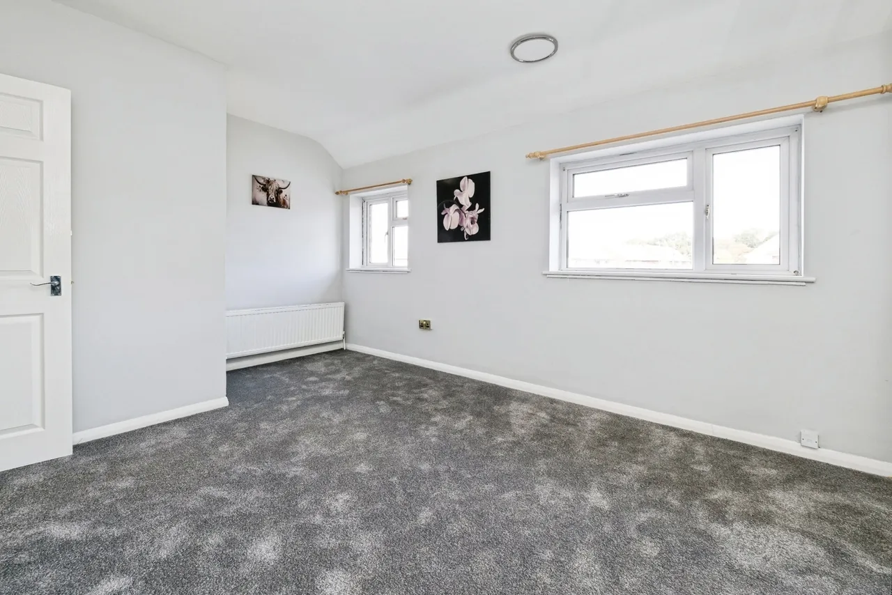 Fullarton Crescent, SOUTH OCKENDON, Essex, RM15, photo 9