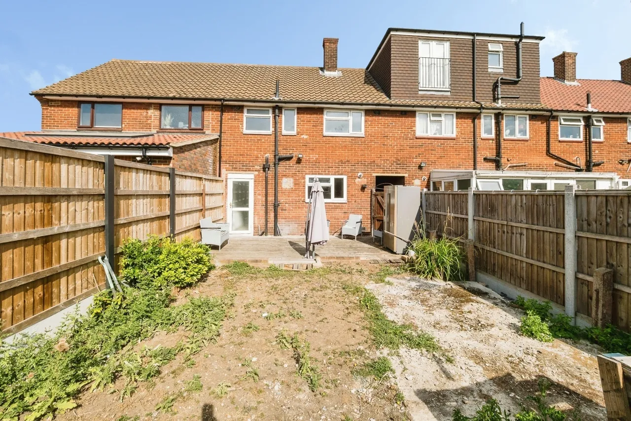 Fullarton Crescent, SOUTH OCKENDON, Essex, RM15, photo 7