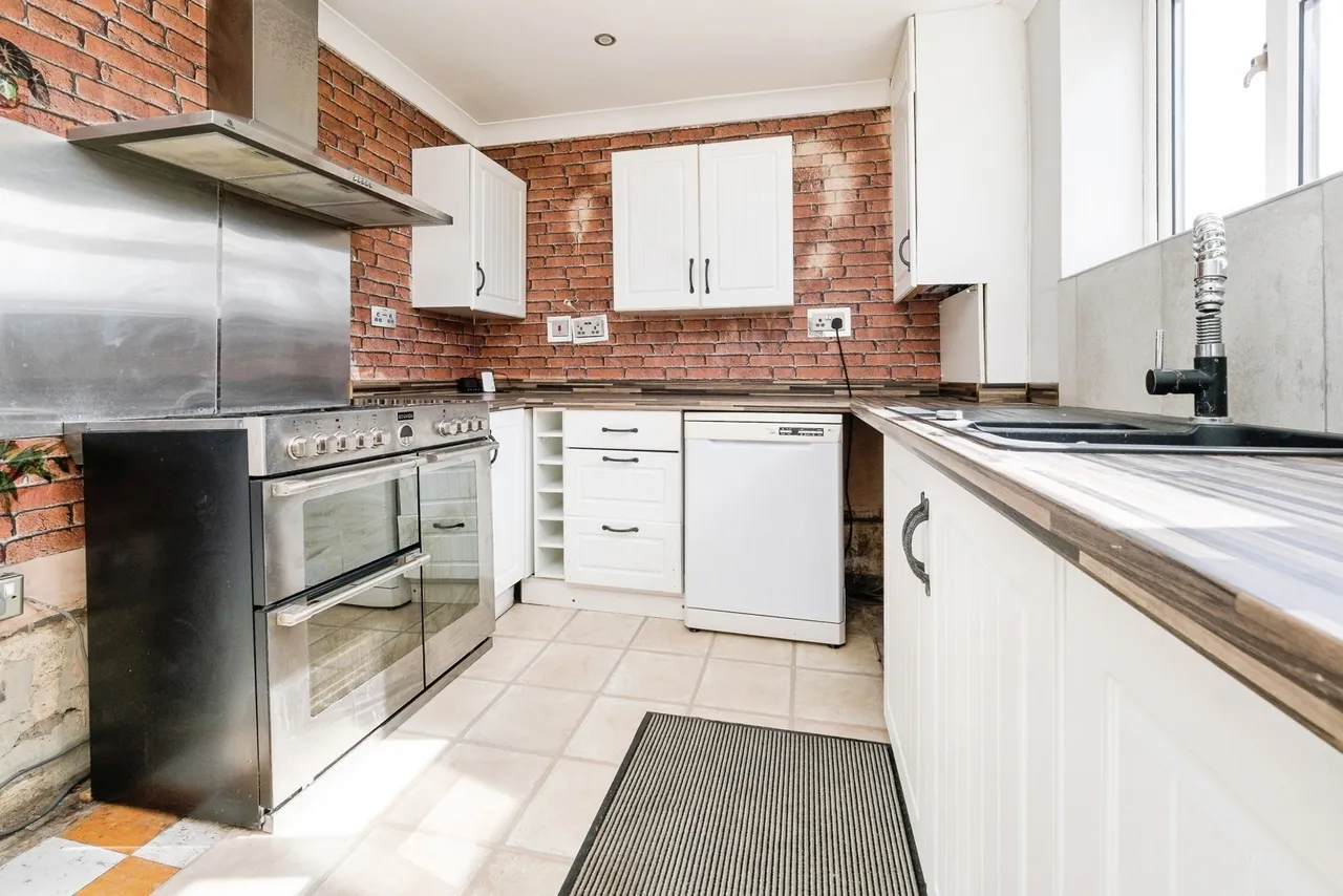 Fullarton Crescent, SOUTH OCKENDON, Essex, RM15, photo 2