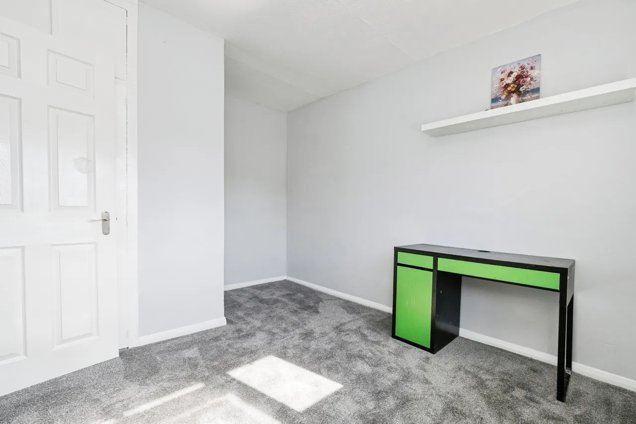 Fullarton Crescent, SOUTH OCKENDON, Essex, RM15, photo 10