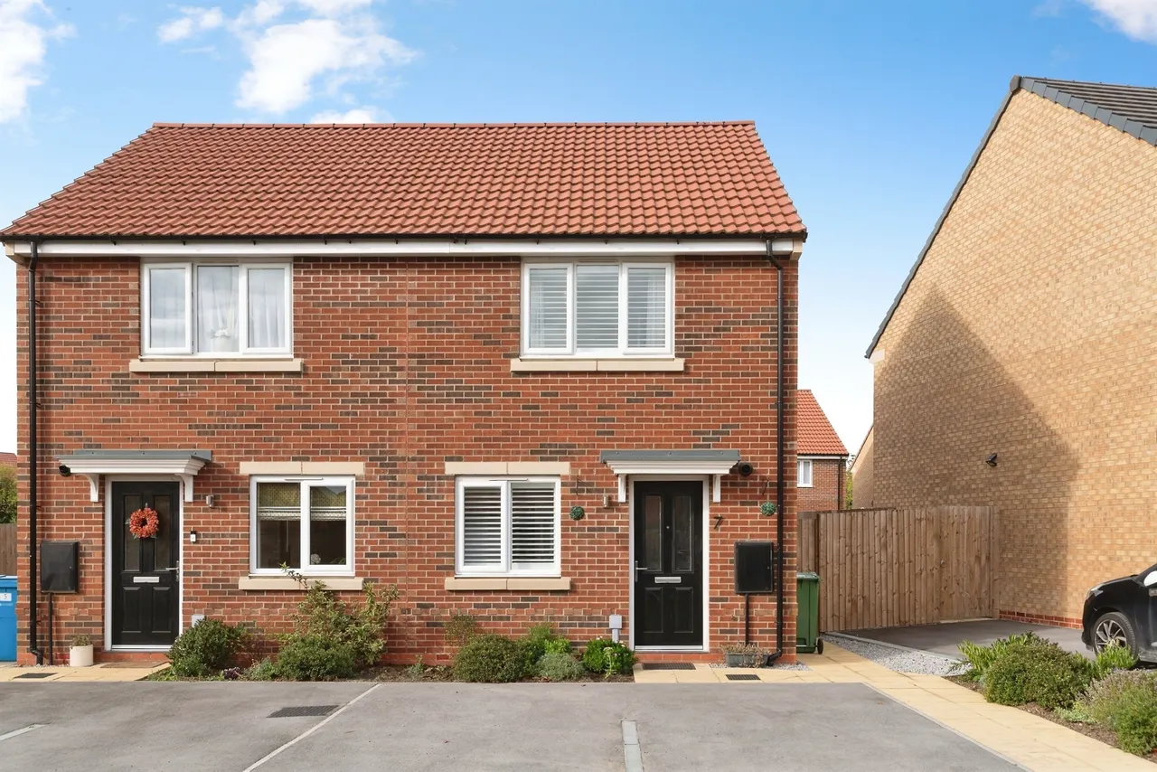 2 bed house for sale — Tate Park, Beverley